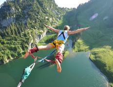 包含文班亚马赛点兑现，费城76人淘汰川崎前锋晋级四强，主帅激动落泪的词条